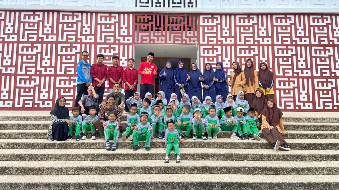 Siswa TK Sinar Fajar Antusias Kunjungi Laboratorium Bahasa Mabadi'ul Ihsan